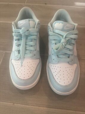 Nike Kids Low-Top Sneakers in Light Blue and White